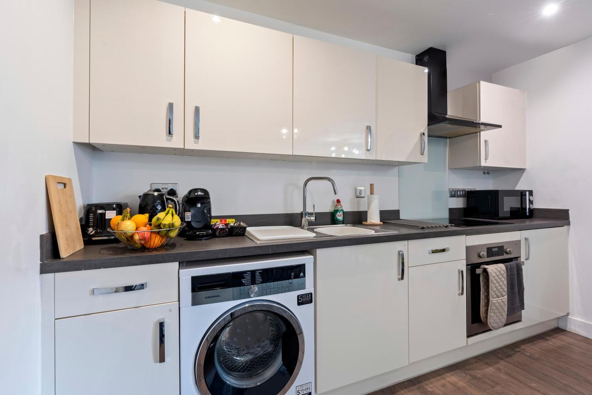 Opk - Stylish Centre 1 Bed Apartment, Near Train Station, Free Parking Netflix, Sleeps 4 * Coventry