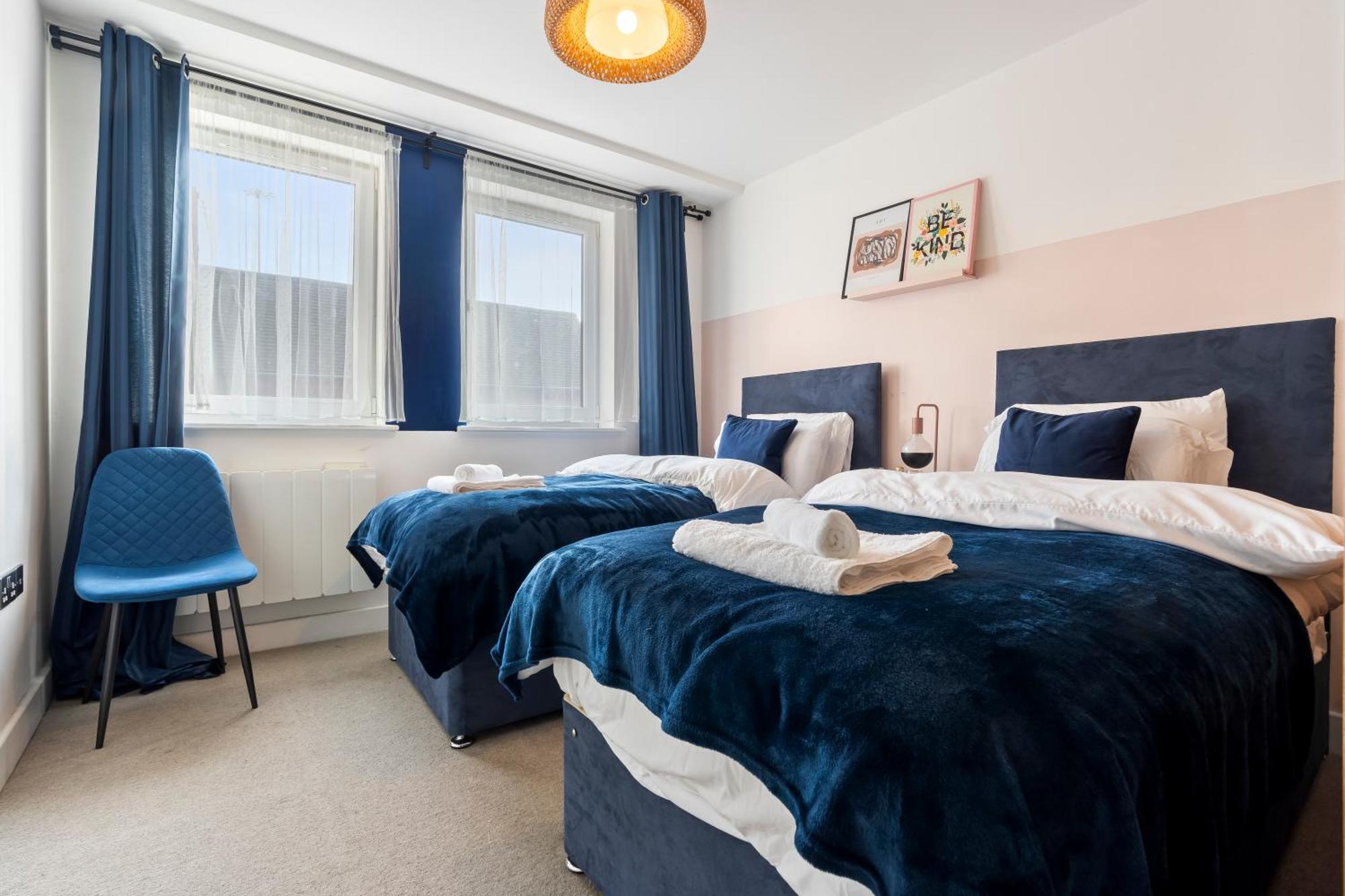 Opk - Stylish Centre 1 Bed Apartment, Near Train Station, Free Parking Netflix, Sleeps 4 Apartment *