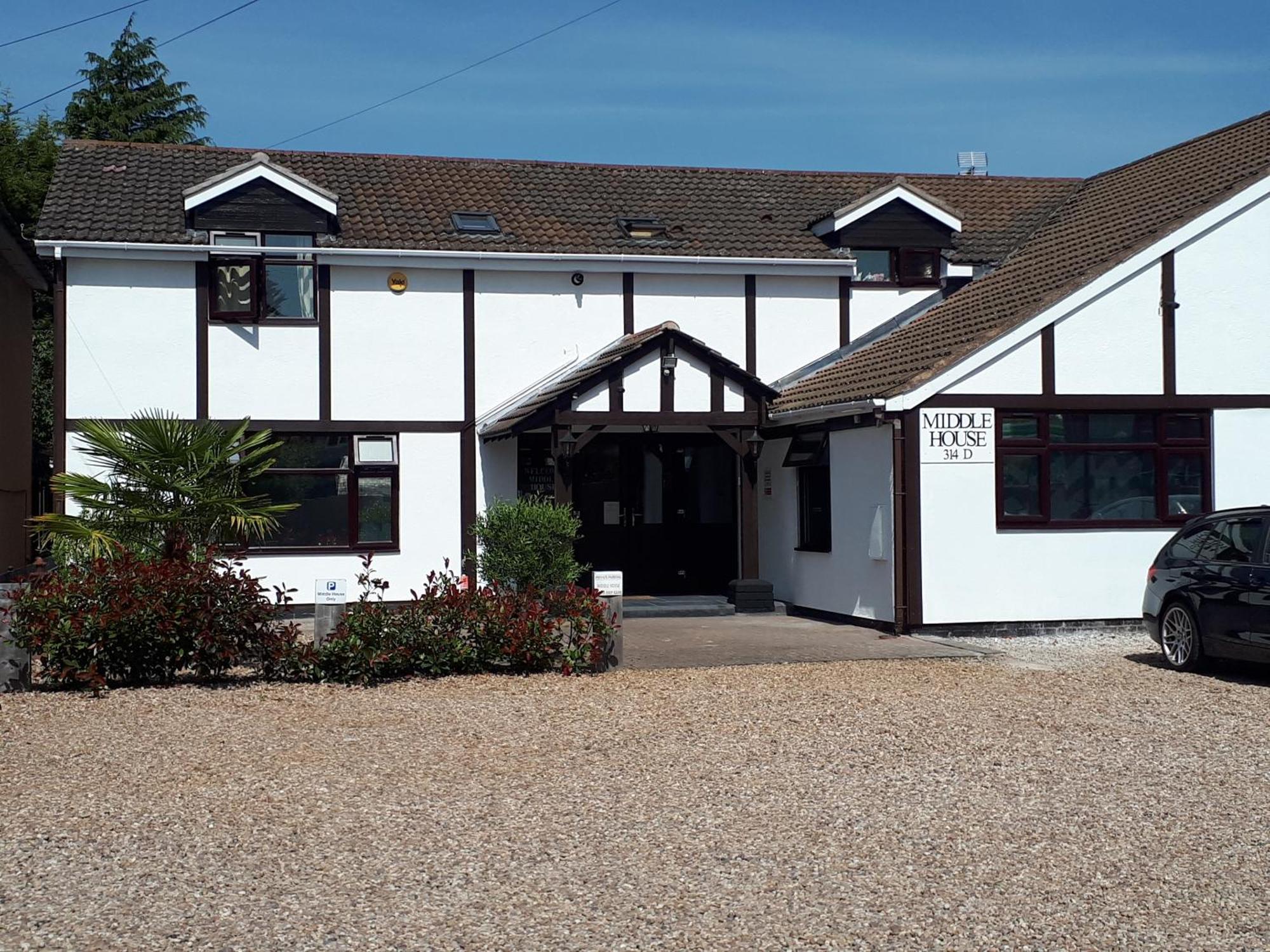 Middle House Bed & Breakfast *