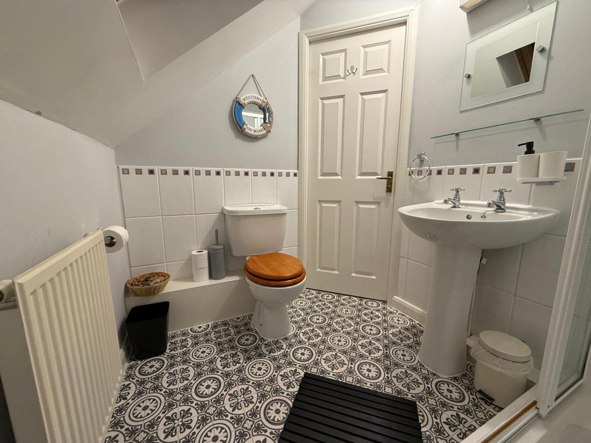 Holiday home - 3 Beds - Pet Friendly - Free Parking