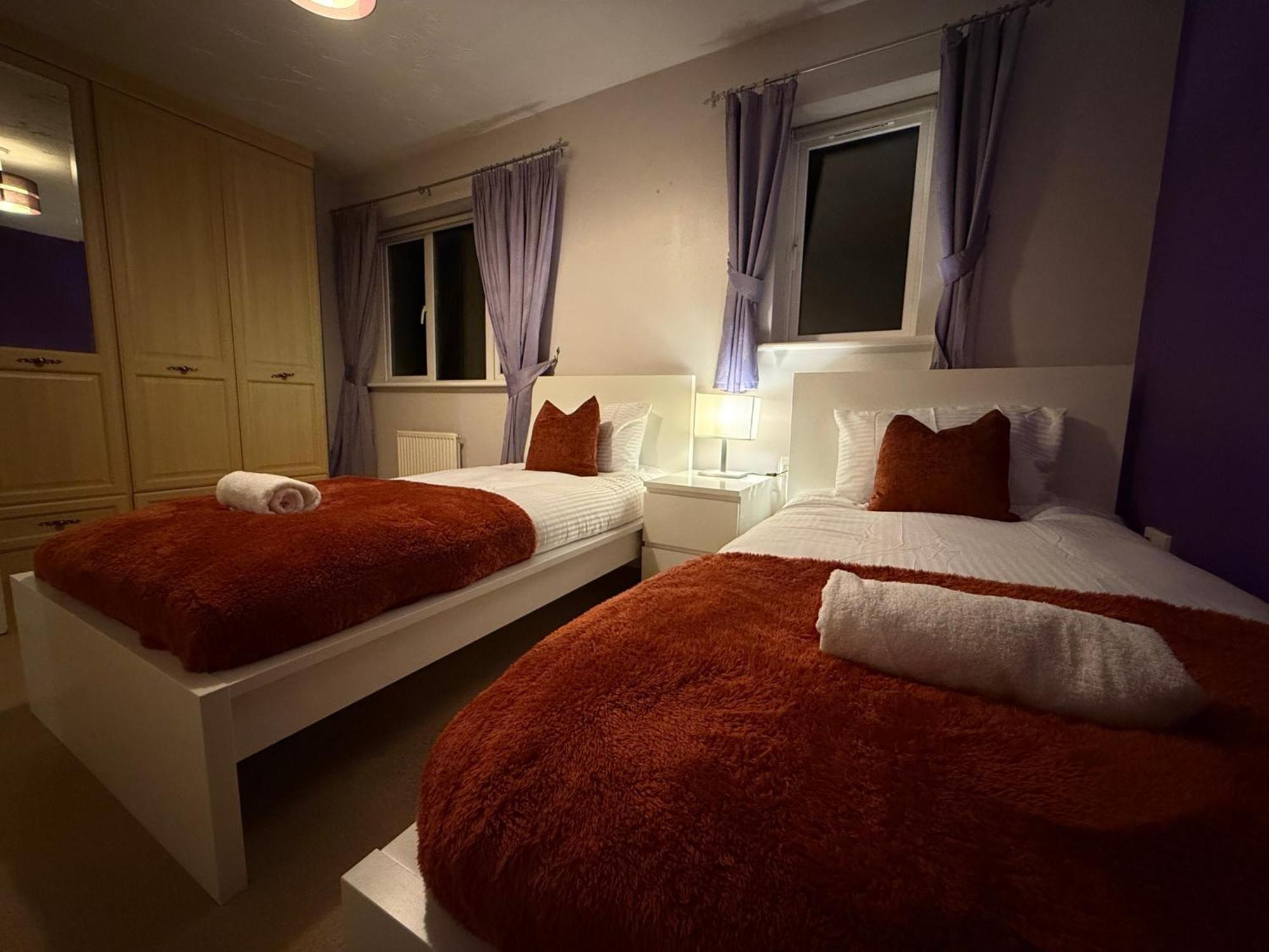 - 3 Beds - Pet Friendly - Free Parking Holiday home Coventry