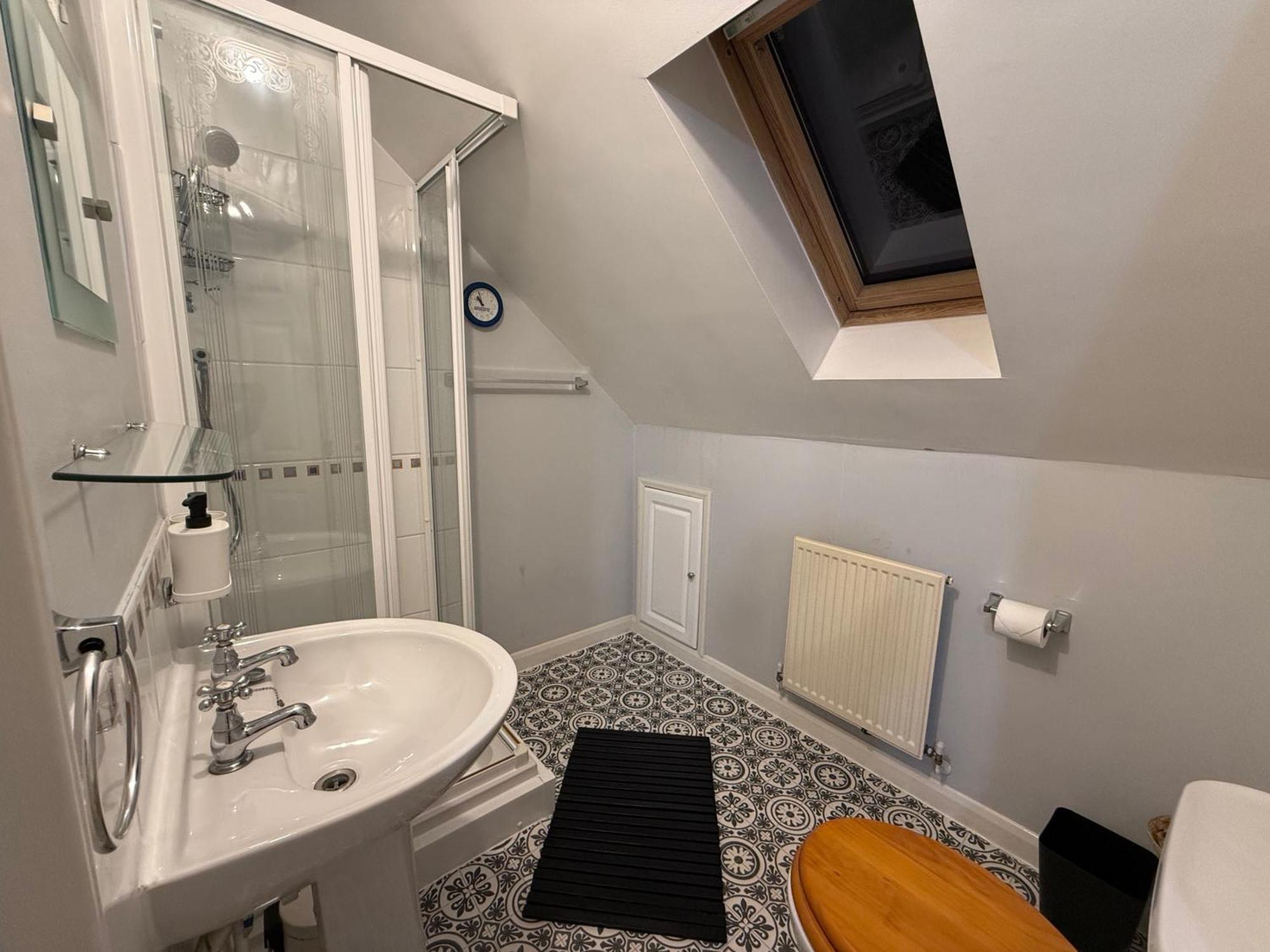 - 3 Beds - Pet Friendly - Free Parking