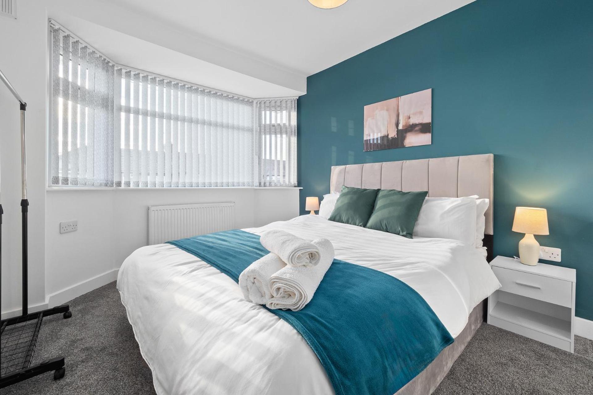 Perfect For Contractors, Driveway With Free Parking, Close To City Centre * Coventry