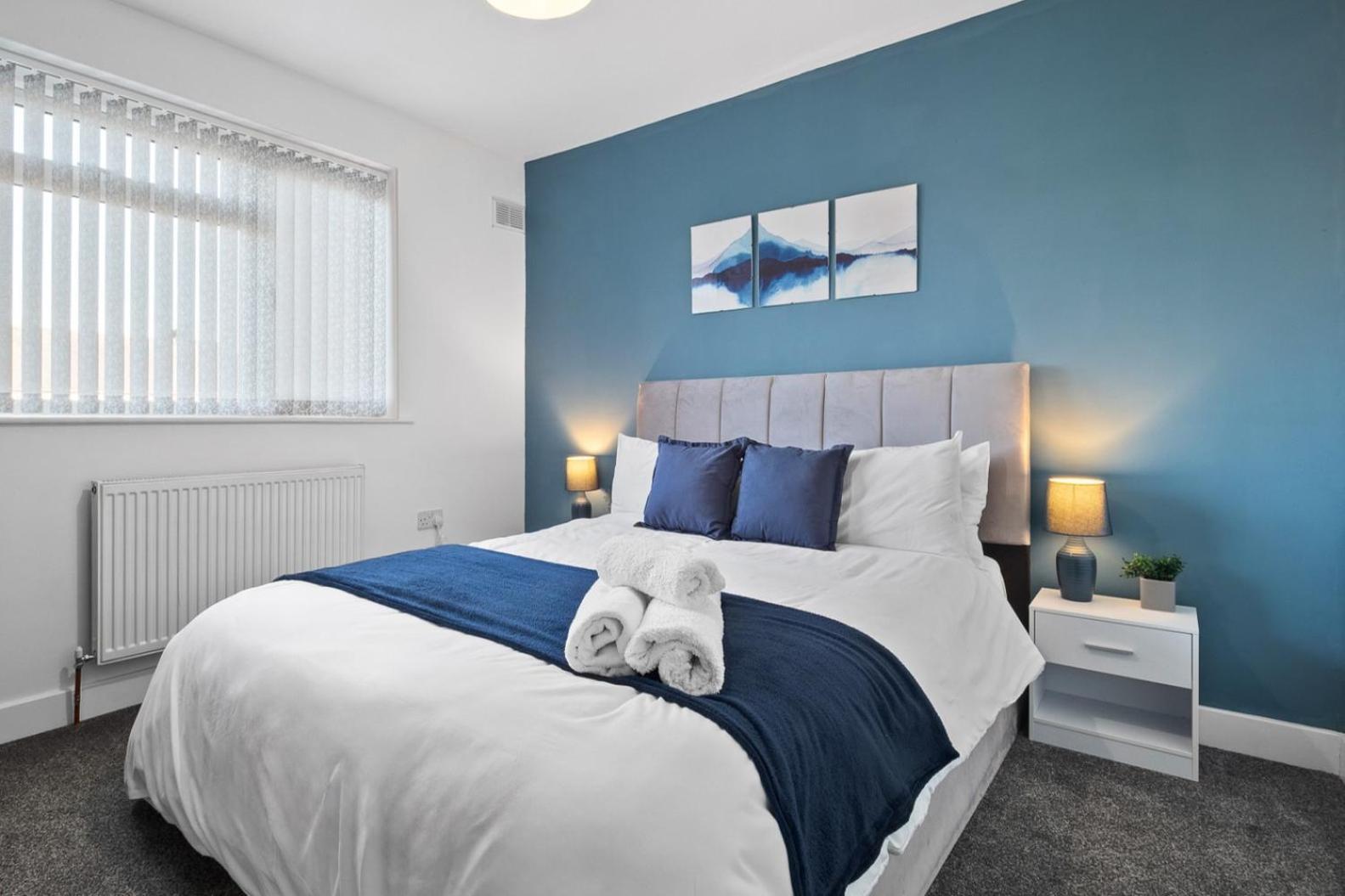 Perfect For Contractors, Driveway With Free Parking, Close To City Centre
