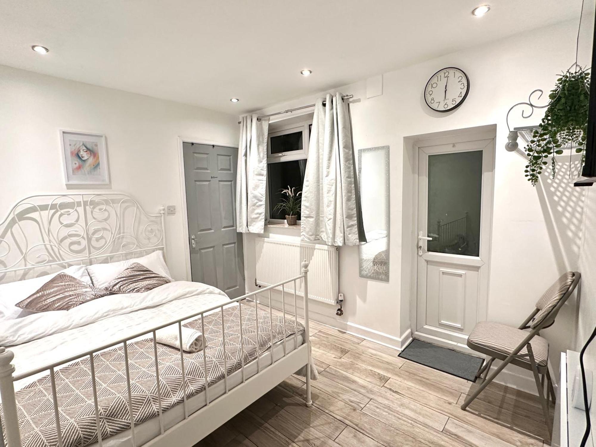 4 Ensuite Bedroom Entire House Sleeps 10 Driveway Parking Near Univesity And Center Holiday home