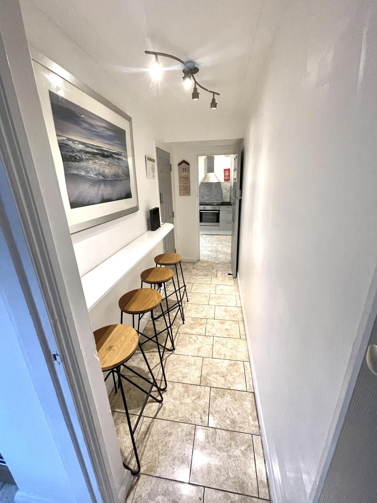 Holiday home 4 Ensuite Bedroom Entire House Sleeps 10 Driveway Parking Near Univesity And Center *