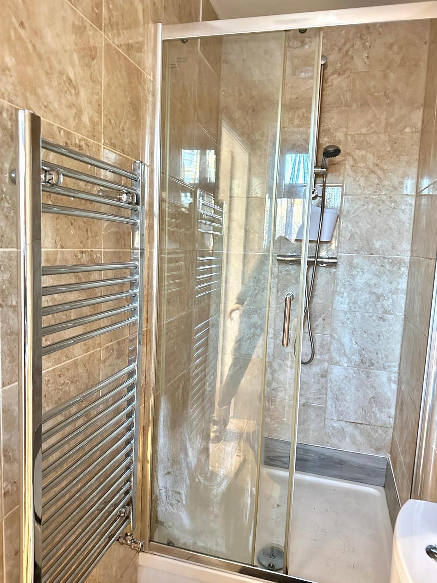 4 Ensuite Bedroom Entire House Sleeps 10 Driveway Parking Near Univesity And Center Holiday home