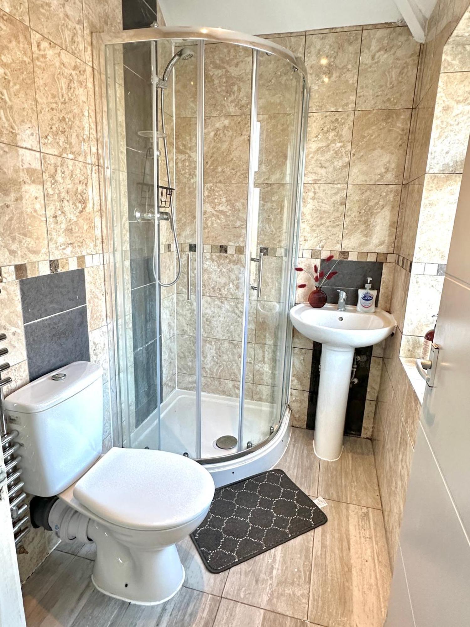 4 Ensuite Bedroom Entire House Sleeps 10 Driveway Parking Near Univesity And Center *