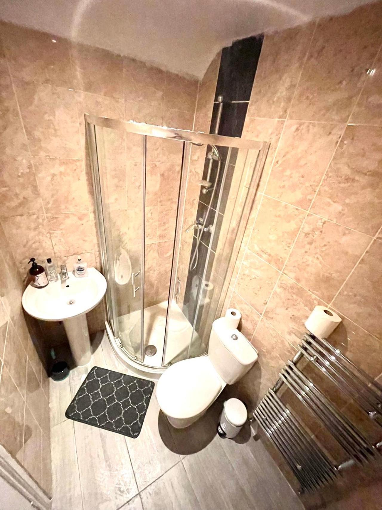 4 Ensuite Bedroom Entire House Sleeps 10 Driveway Parking Near Univesity And Center *