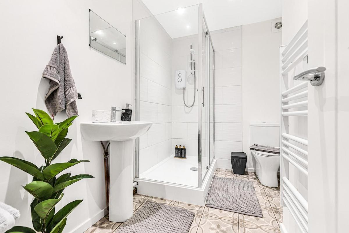 Stylish In Center With Free Parking * Coventry