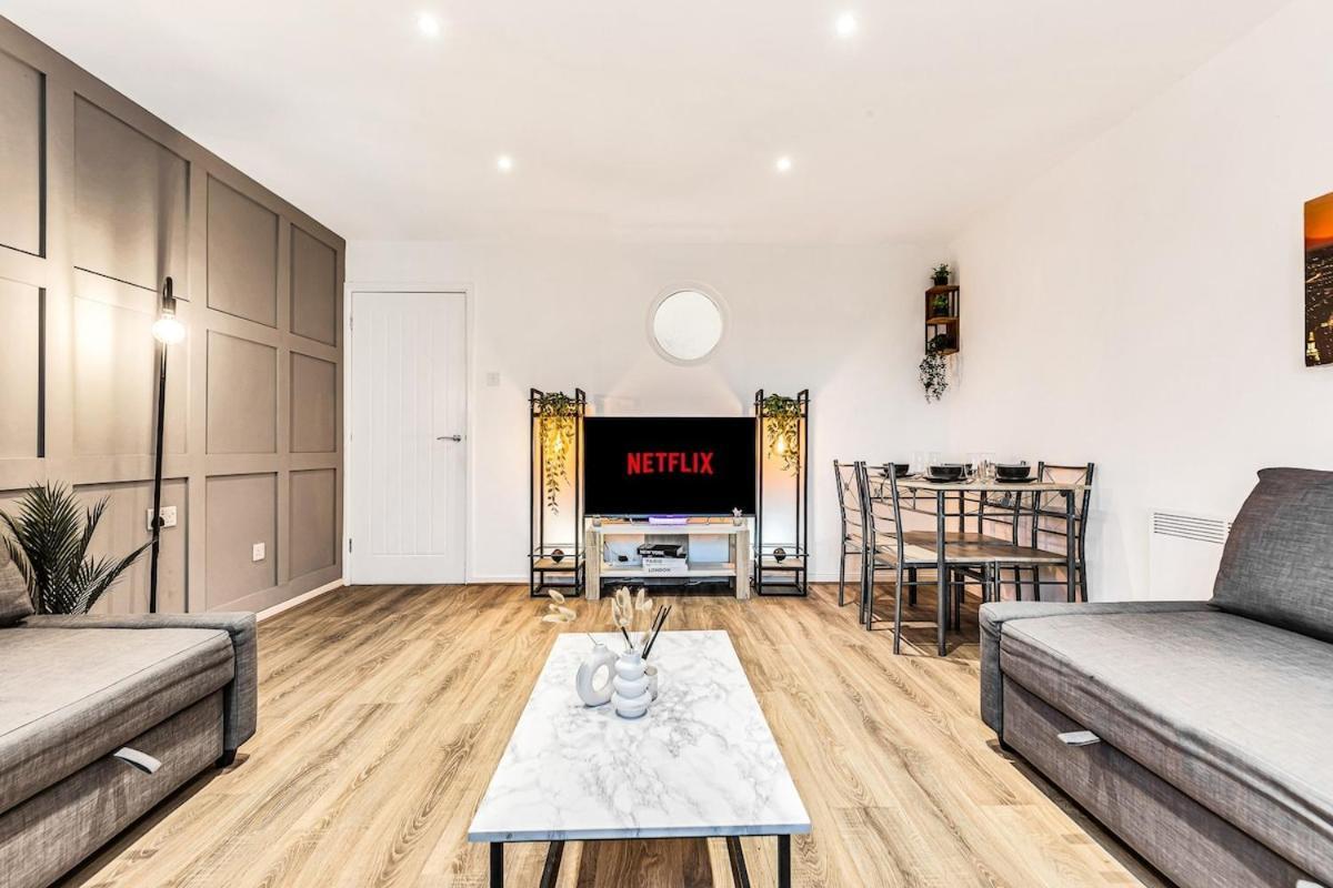 Stylish In Center With Free Parking Apartment Coventry