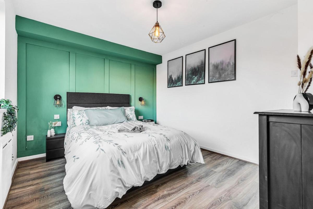 Stylish In Center With Free Parking * Coventry