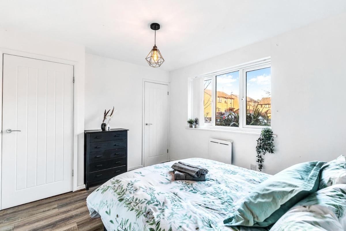 Stylish In Center With Free Parking * Coventry
