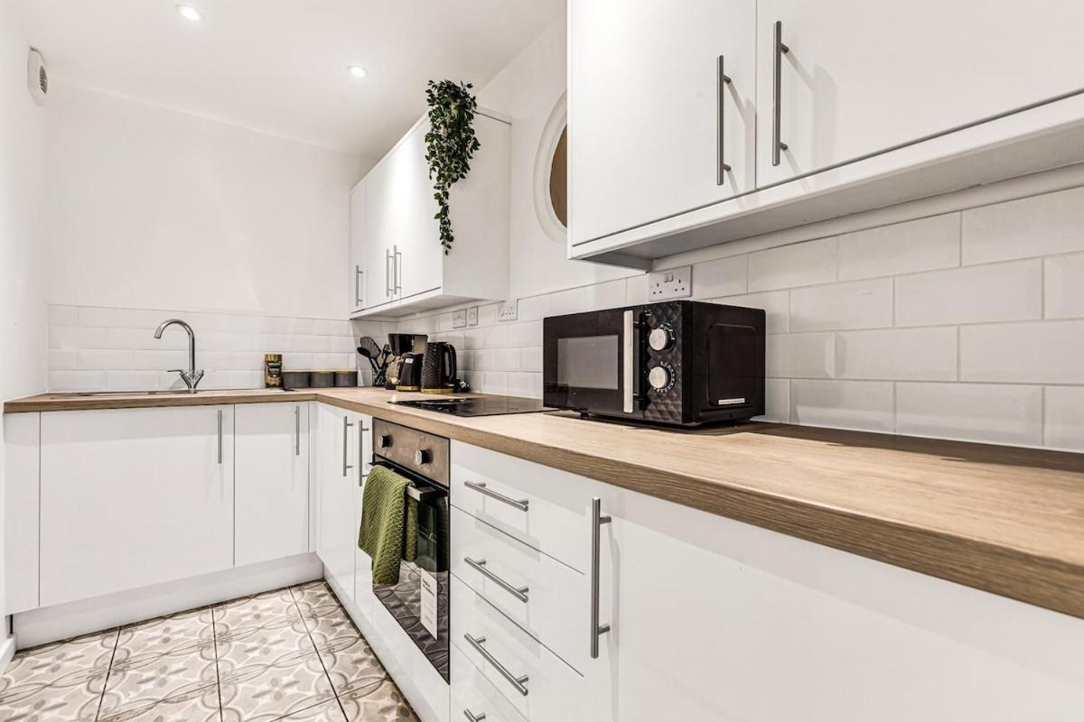 Stylish In Center With Free Parking Coventry