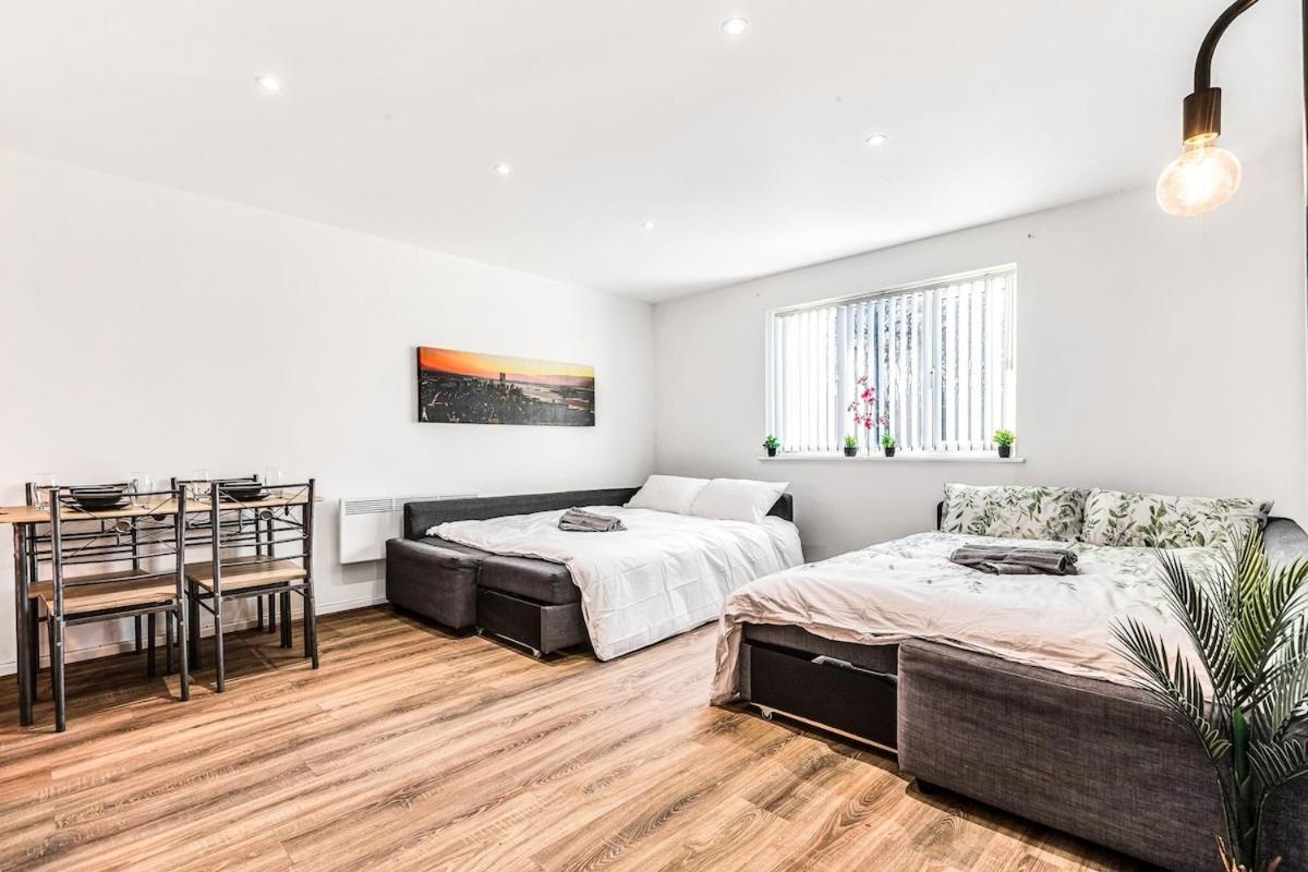 Stylish In Center With Free Parking * Coventry
