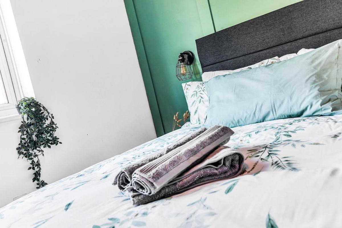 Stylish In Center With Free Parking Apartment