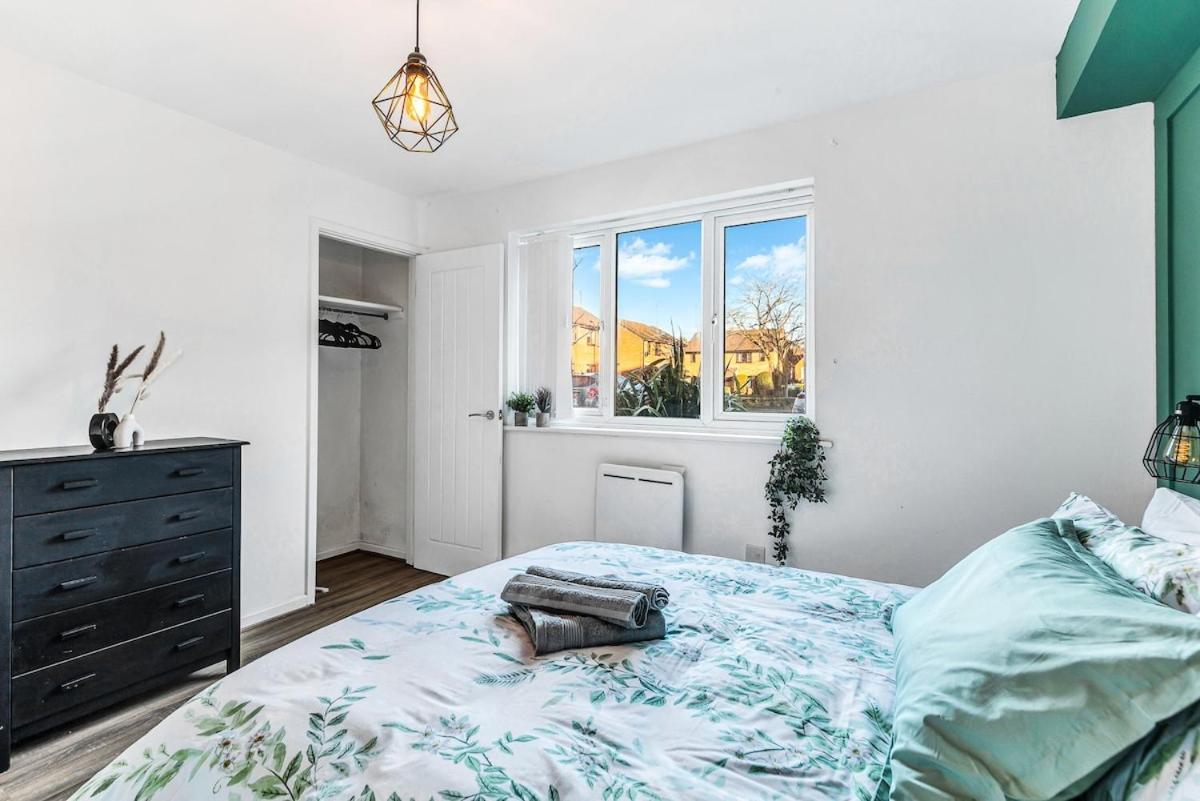 Stylish In Center With Free Parking Apartment