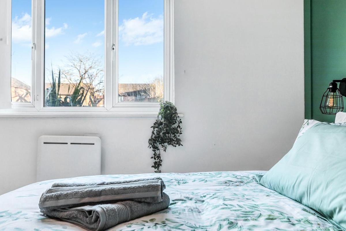 Stylish In Center With Free Parking Apartment *
