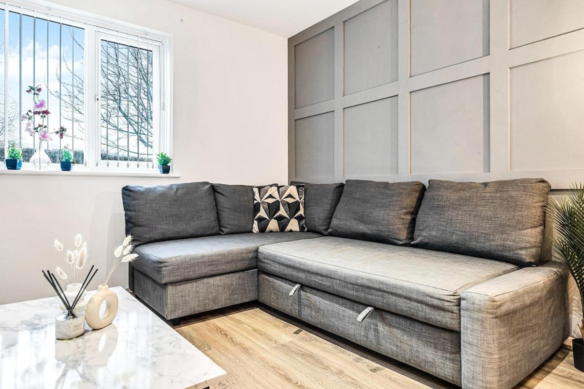 Stylish In Center With Free Parking Apartment *