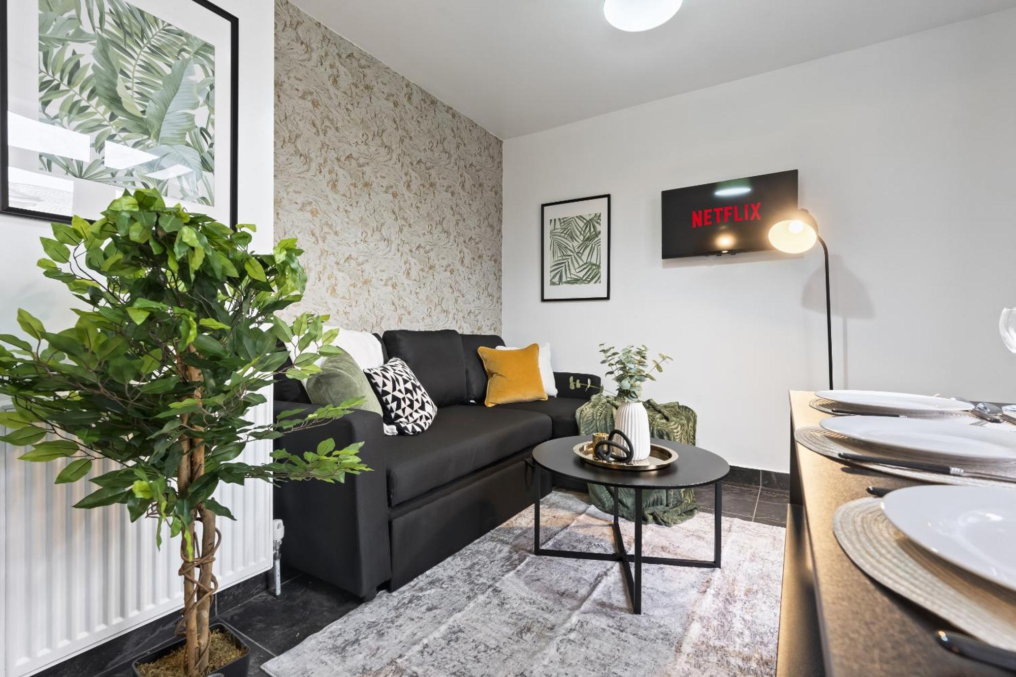 Luxury 4-bed - Centre With Free Parking & Garden Holiday home *