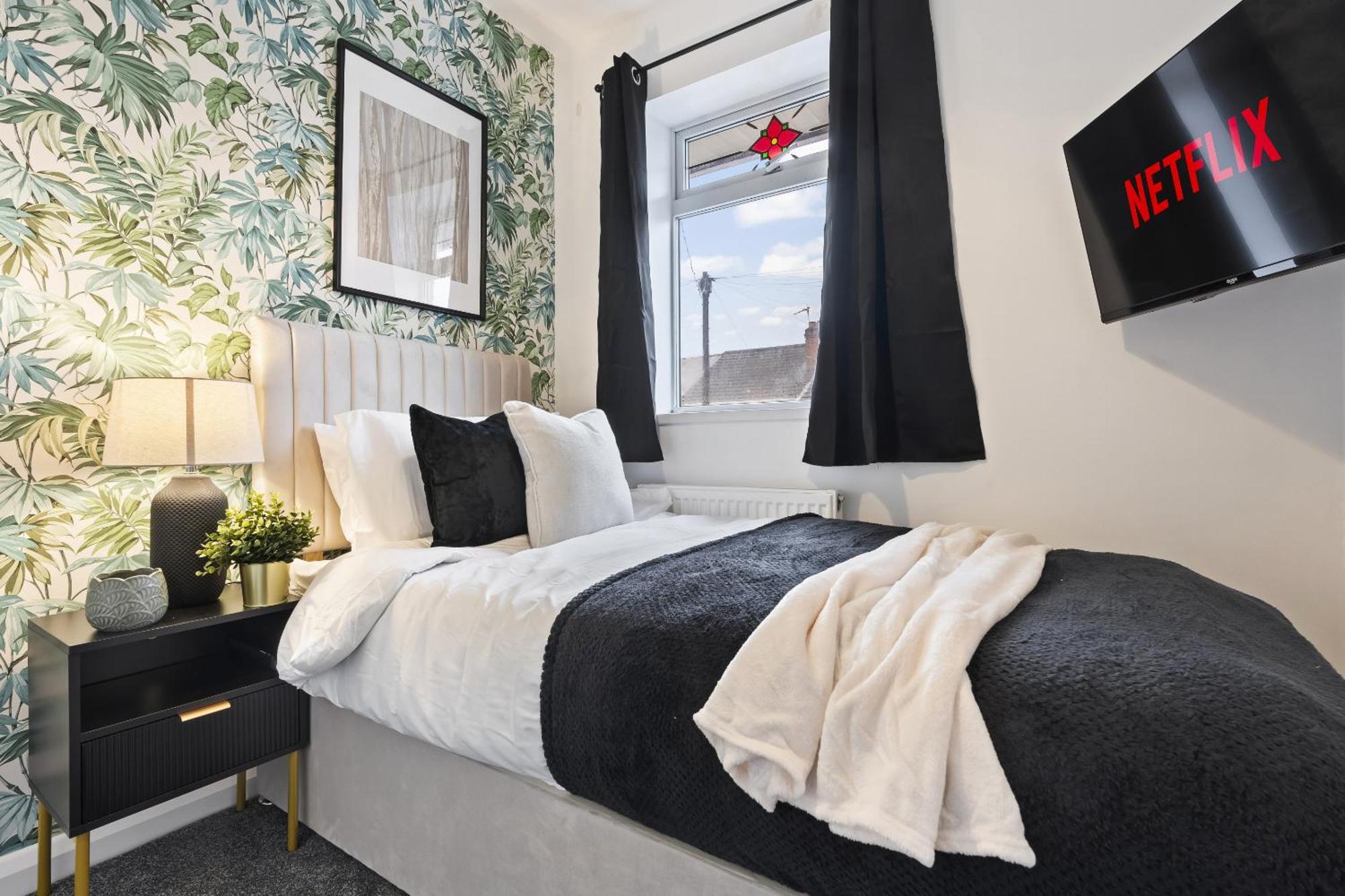 Holiday home Luxury 4-bed - Centre With Free Parking & Garden Coventry