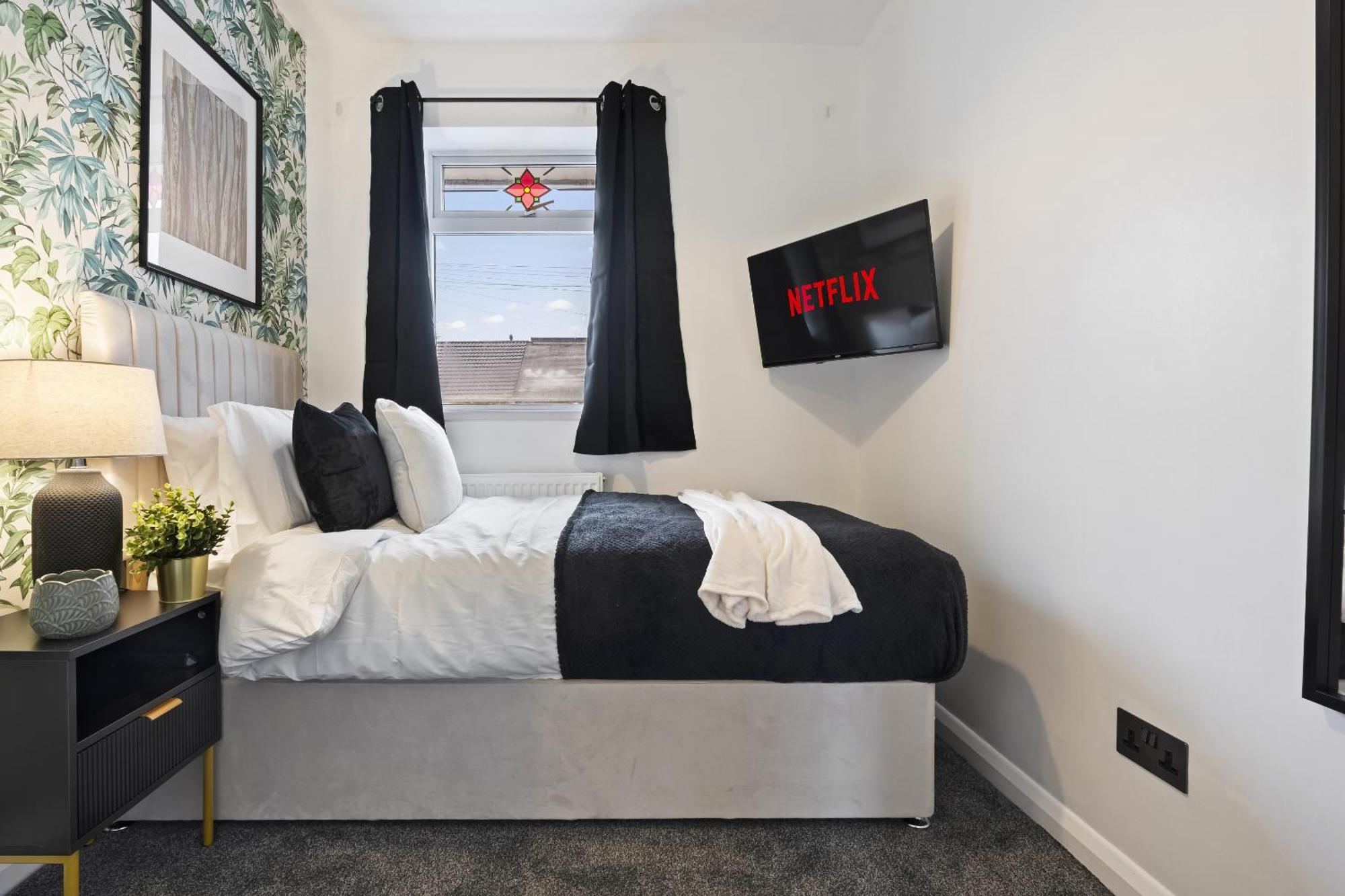 Luxury 4-bed - Centre With Free Parking & Garden