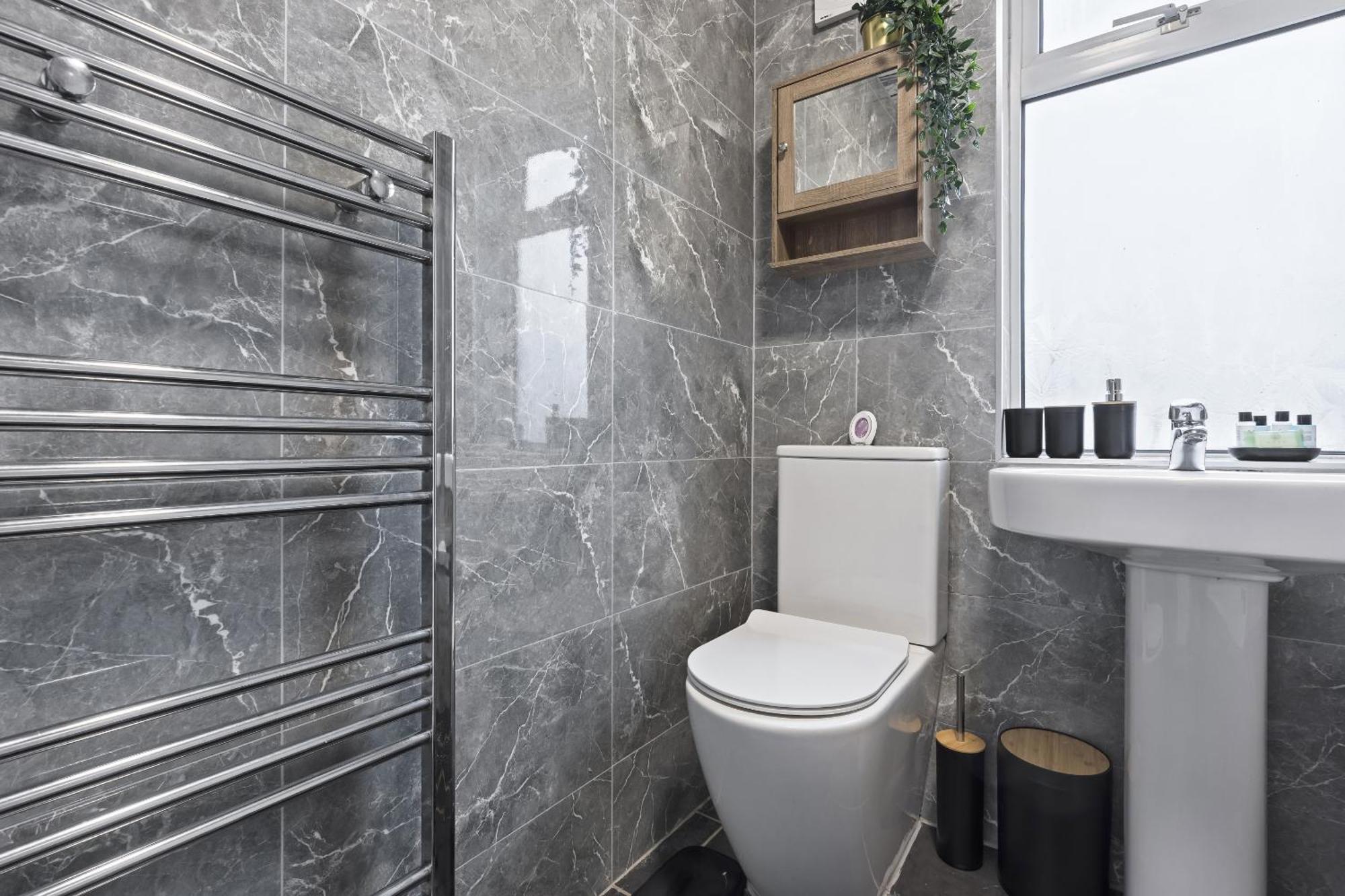 Holiday home Luxury 4-bed - Centre With Free Parking & Garden Coventry