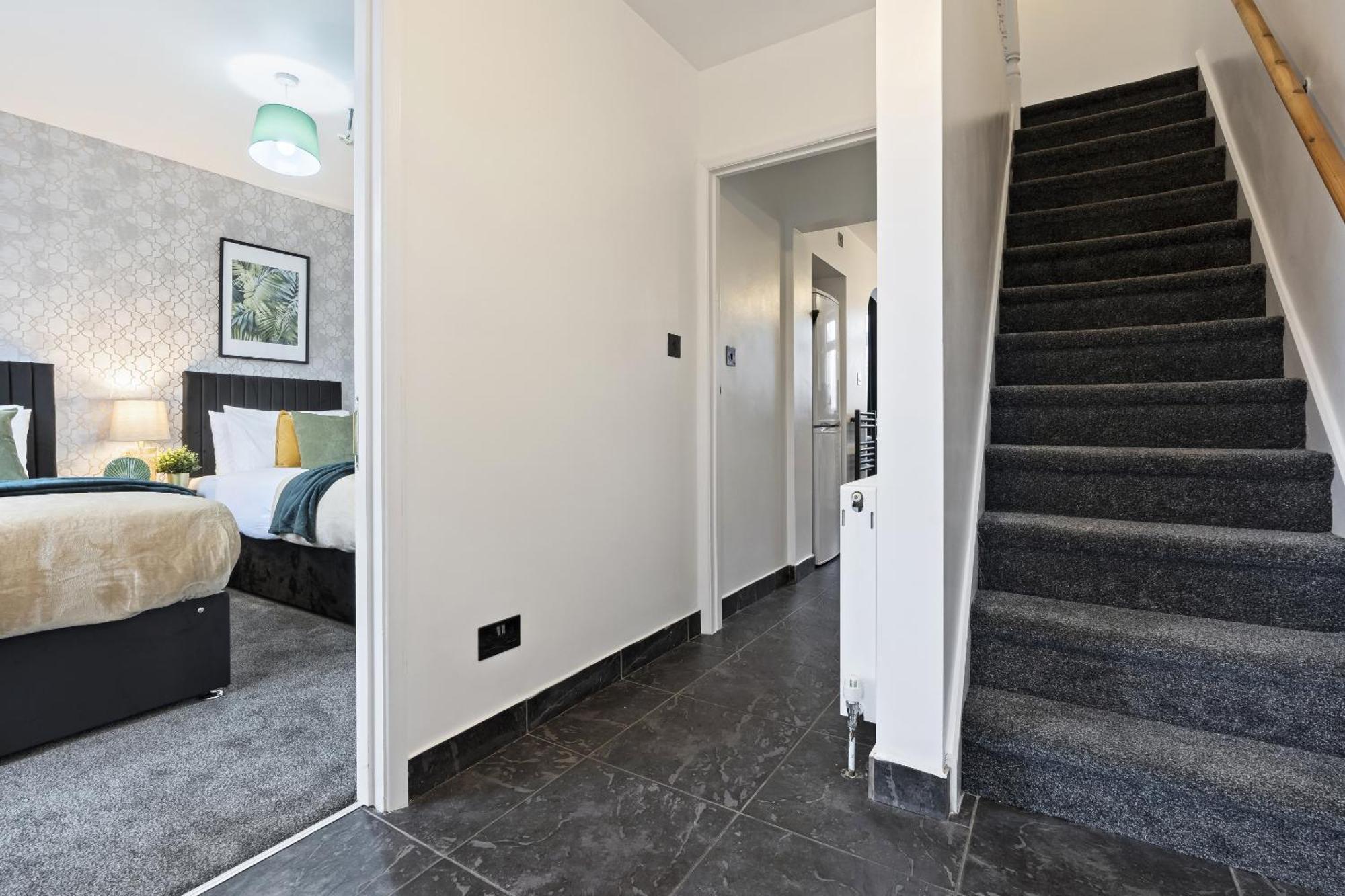 Holiday home Luxury 4-bed - Centre With Free Parking & Garden