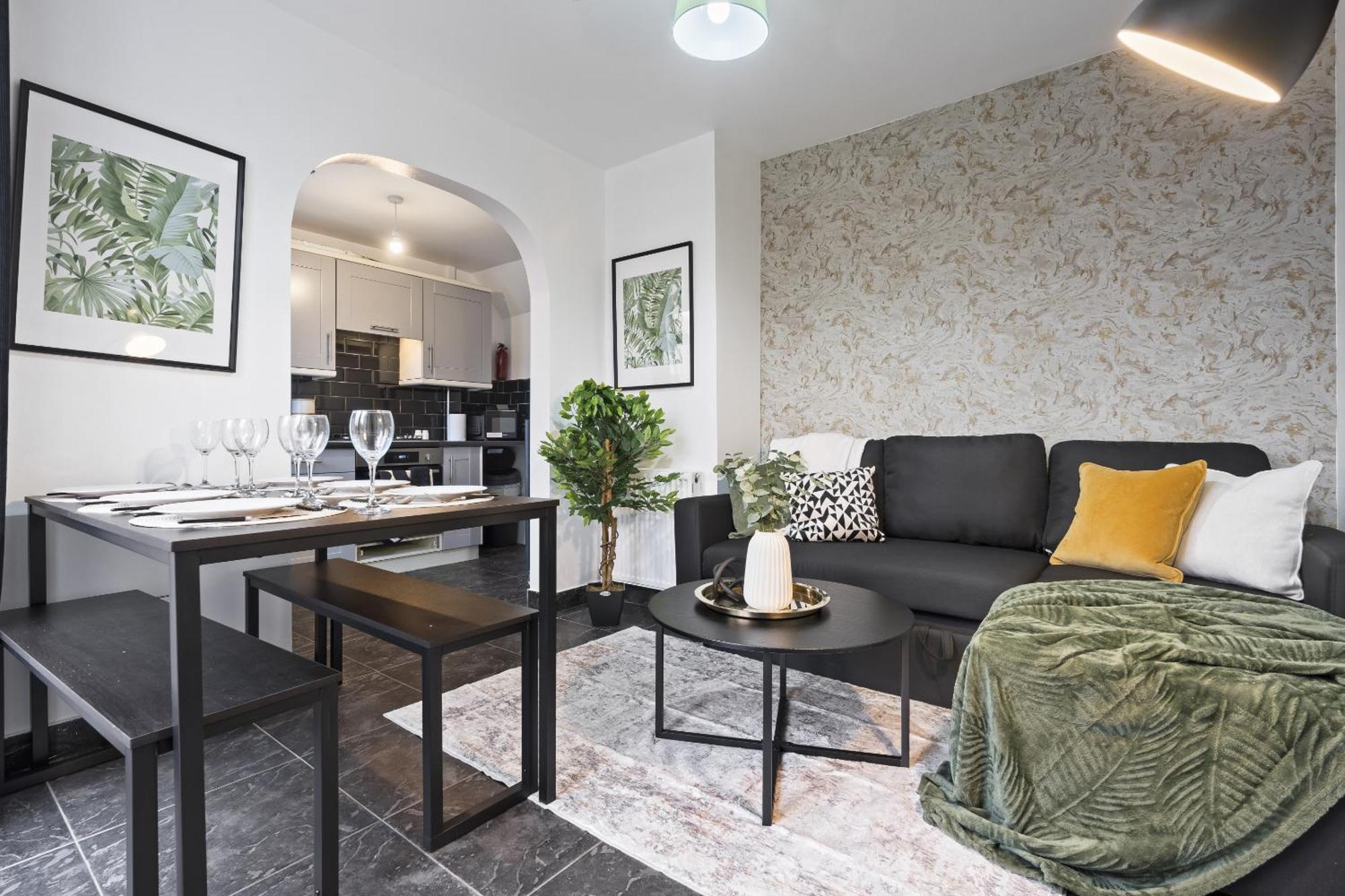Holiday home Luxury 4-bed - Centre With Free Parking & Garden *