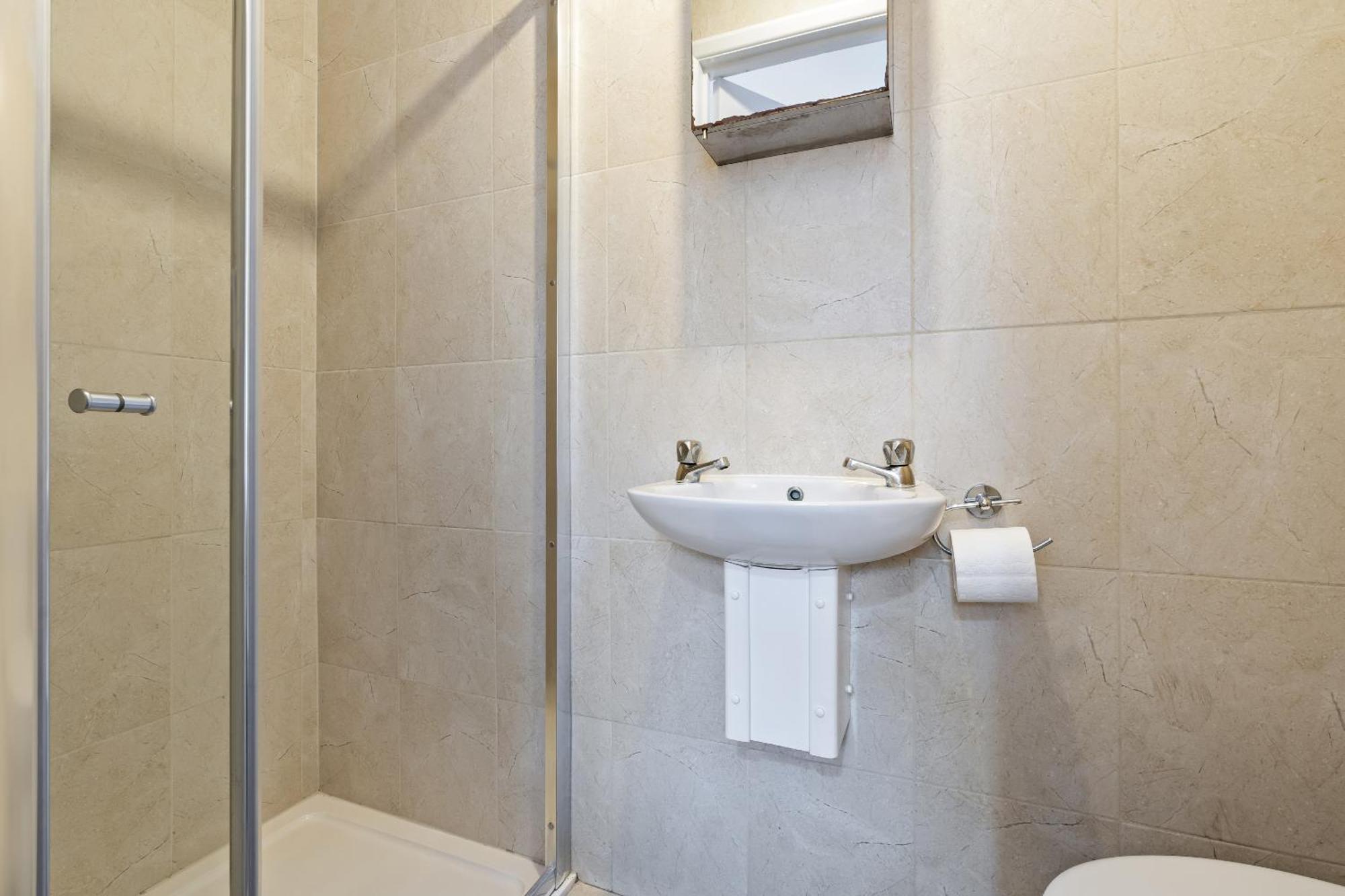 Luxury 4-bed - Centre With Free Parking & Garden Holiday home *