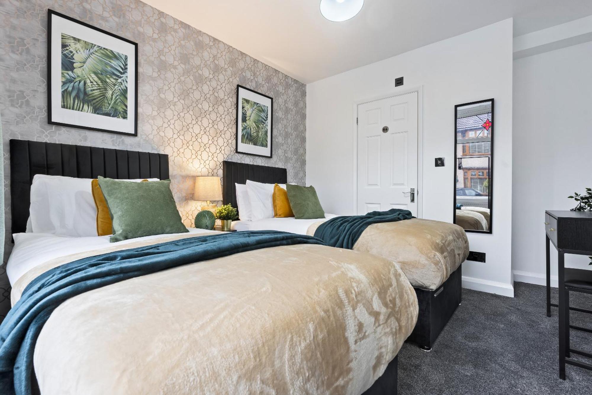 Holiday home Luxury 4-bed - Centre With Free Parking & Garden Coventry