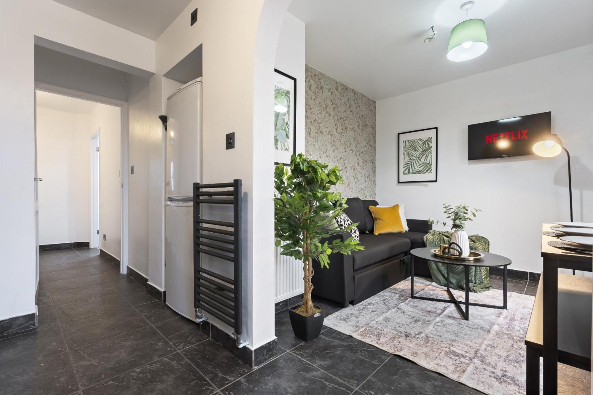 Luxury 4-bed - Centre With Free Parking & Garden Holiday home Coventry