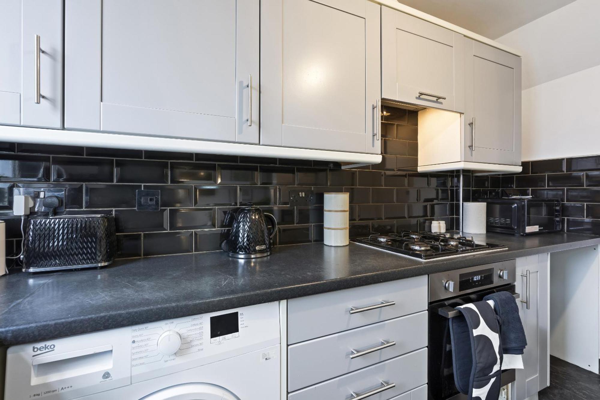 Luxury 4-bed - Centre With Free Parking & Garden Holiday home *