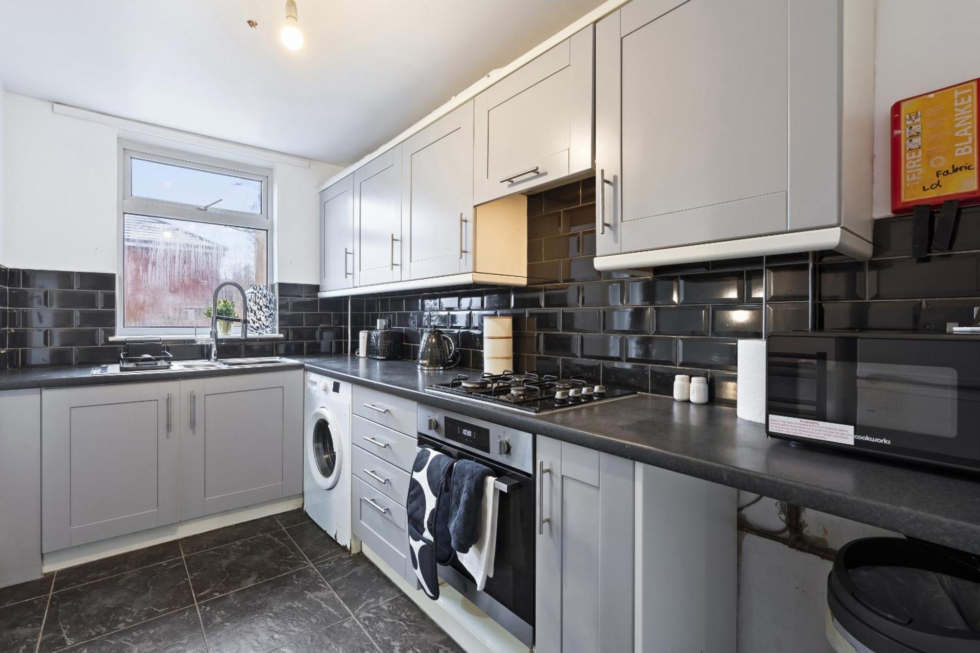 Holiday home Luxury 4-bed - Centre With Free Parking & Garden