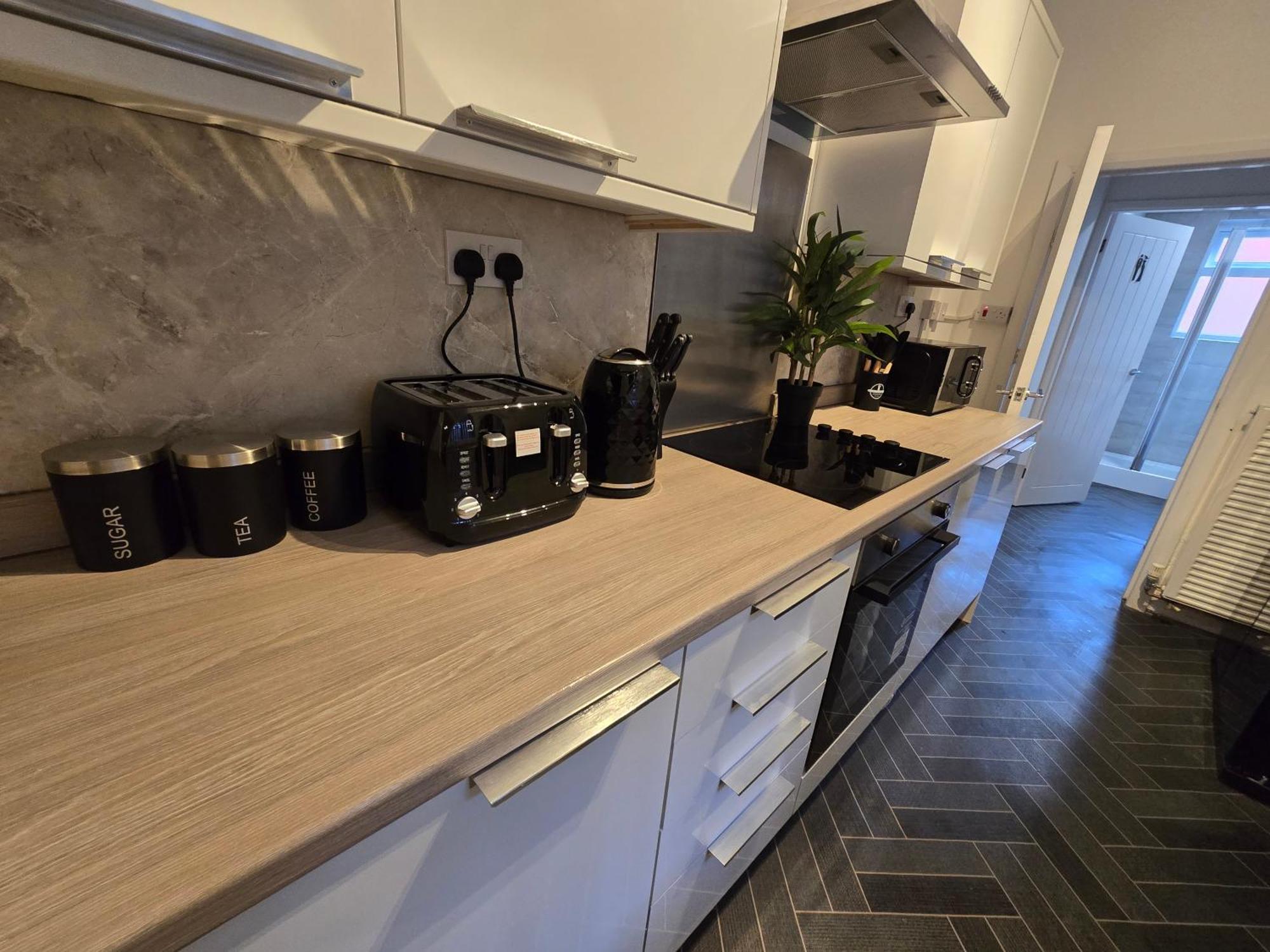 Holiday home Contractors, Centre, 4 Double Rooms, 3 Showers-toilets, Sleeps 10, 4 Tvs *