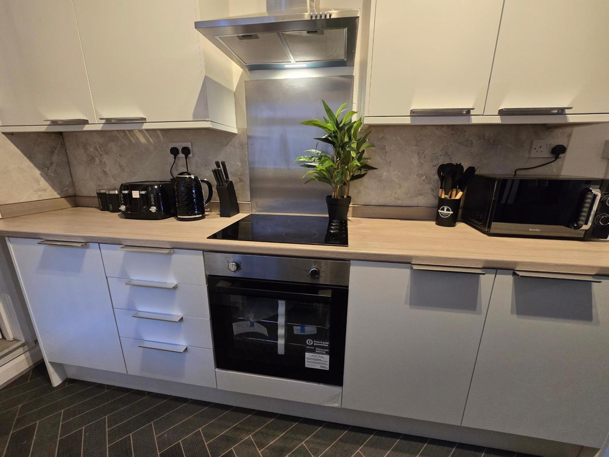 Holiday home Contractors, Centre, 4 Double Rooms, 3 Showers-toilets, Sleeps 10, 4 Tvs Coventry