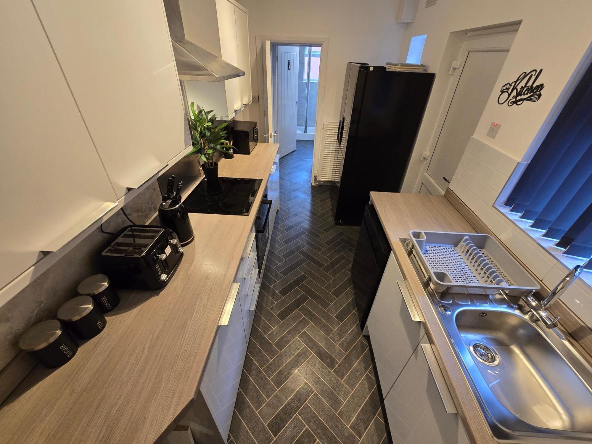 Holiday home Contractors, Centre, 4 Double Rooms, 3 Showers-toilets, Sleeps 10, 4 Tvs *