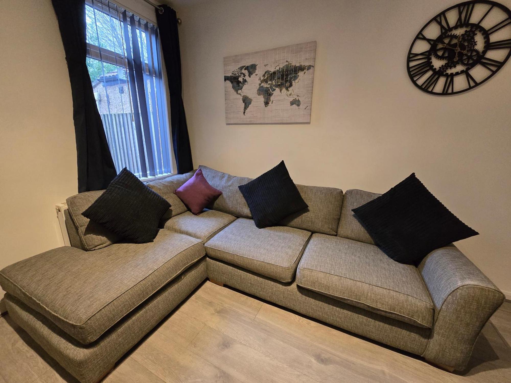 Contractors, Centre, 4 Double Rooms, 3 Showers-toilets, Sleeps 10, 4 Tvs Coventry