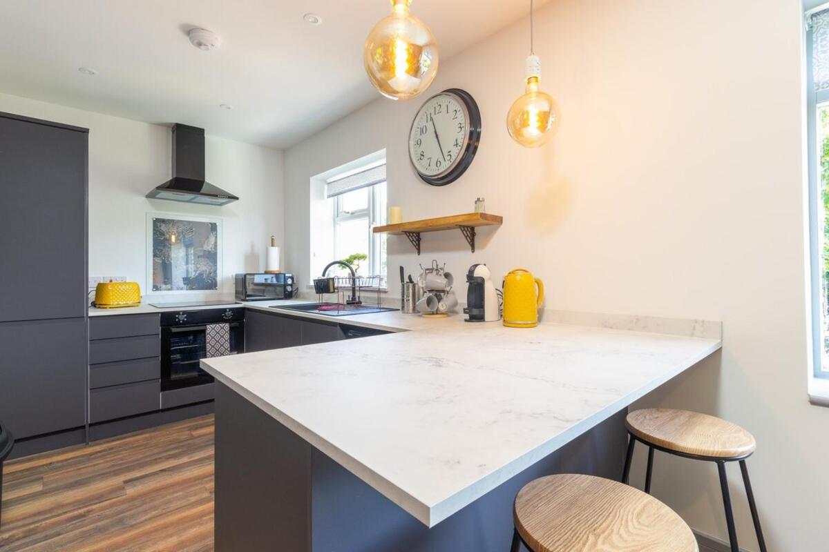 Apartment 2br Flat, Free Parking, Wifi, Smart Tv