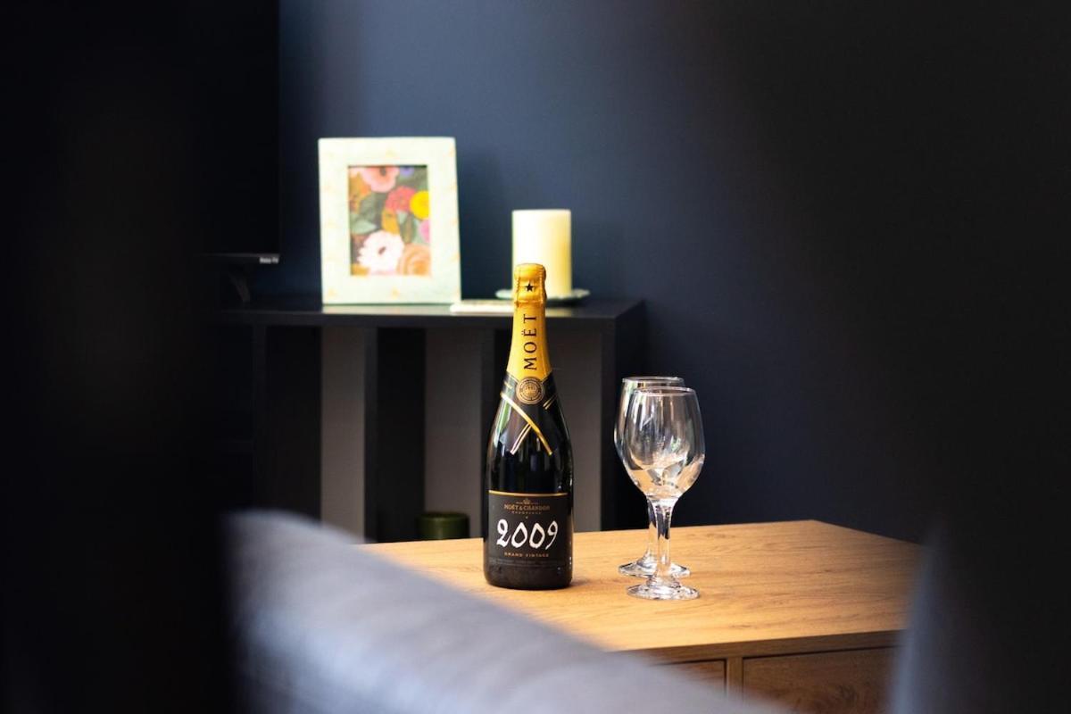 2br Flat, Free Parking, Wifi, Smart Tv *