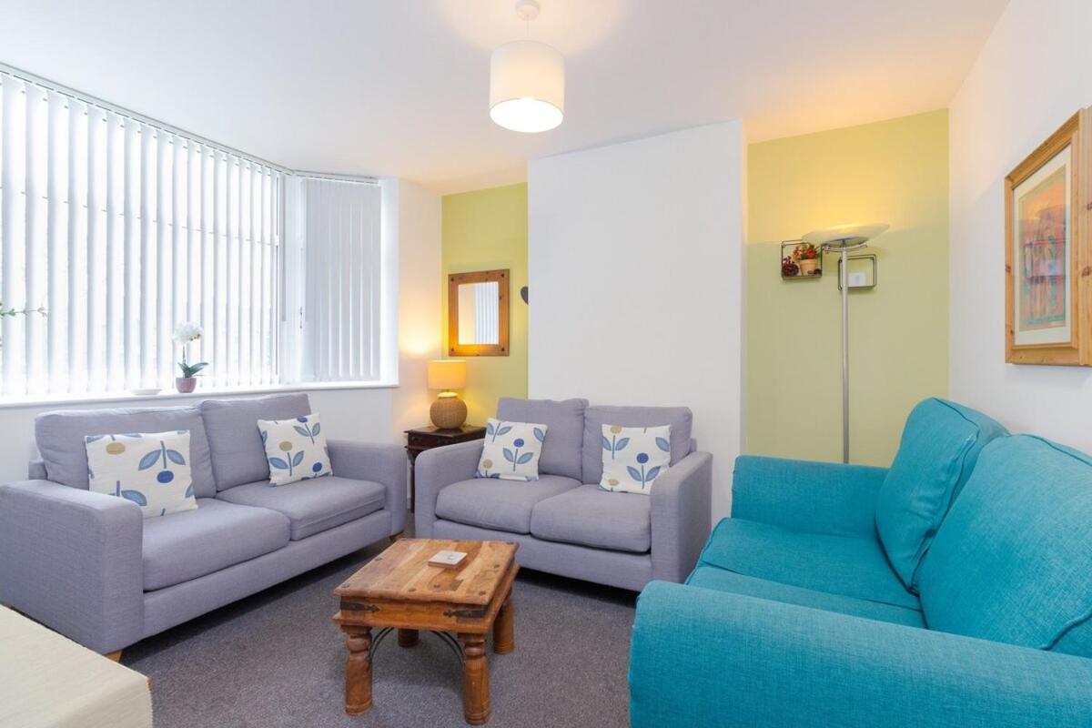 4br With Private Parking