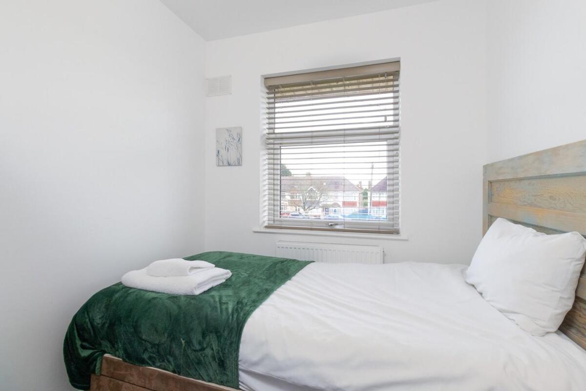 4br With Private Parking * Coventry