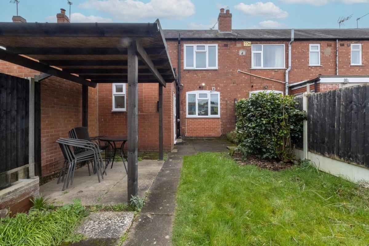 Holiday home 4br With Private Parking Coventry