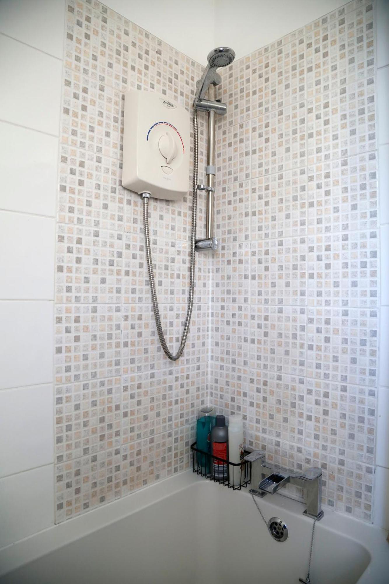 2 Bed 1 Bath Sleeps 4 Entire Near Cbs Arena & M6 - Apartment Coventry