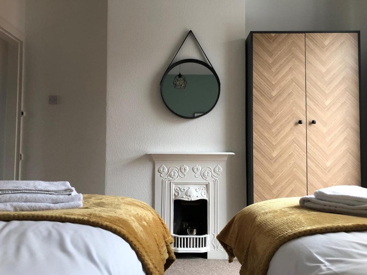 Holiday home Free Parking, Free Wifi, Centre, Contractor And Family Friendly *