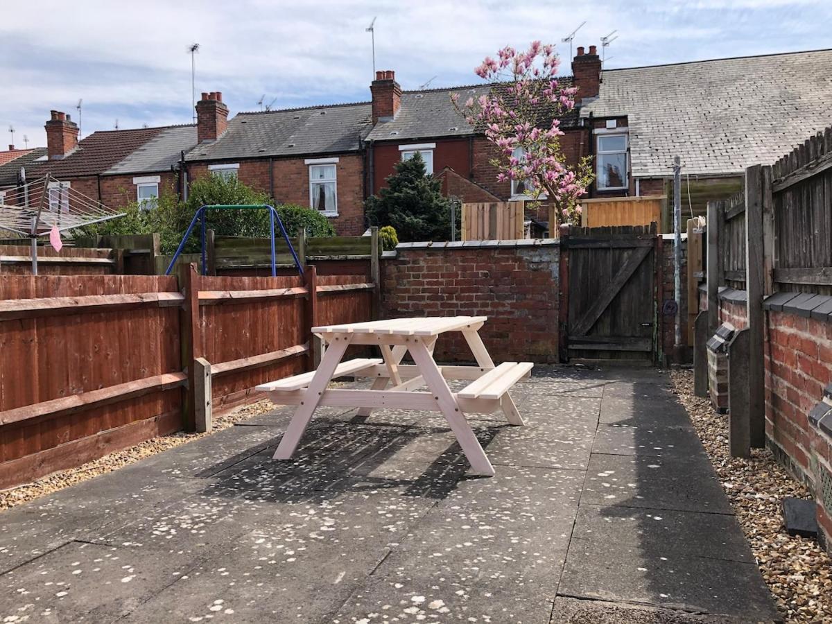 Free Parking, Free Wifi, Centre, Contractor And Family Friendly Holiday home *