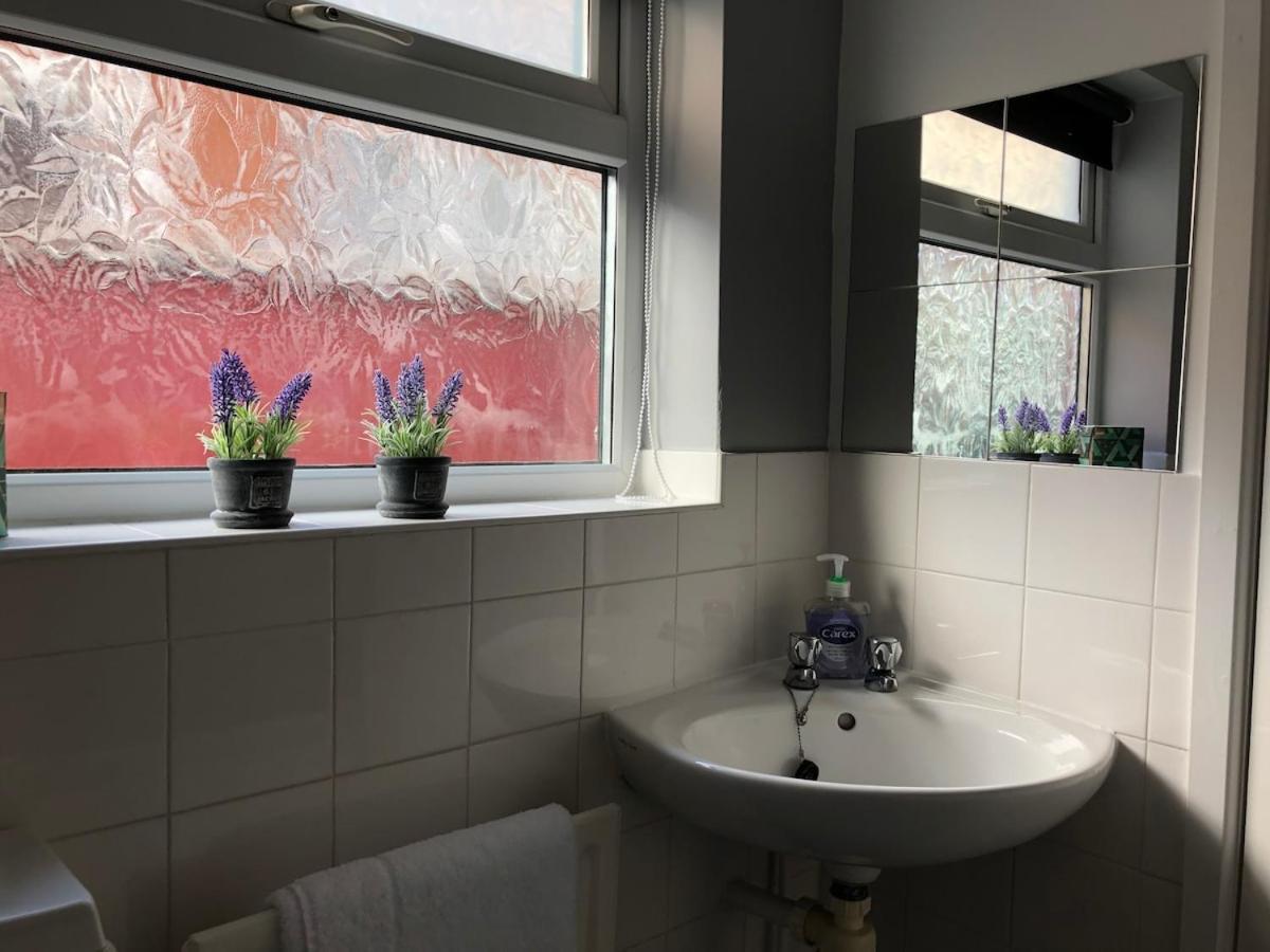 Free Parking, Free Wifi, Centre, Contractor And Family Friendly Coventry