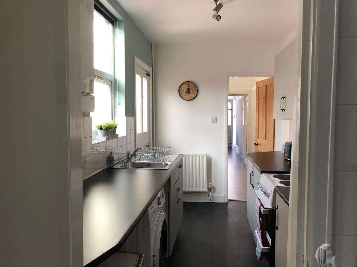 Free Parking, Free Wifi, Centre, Contractor And Family Friendly Holiday home Coventry