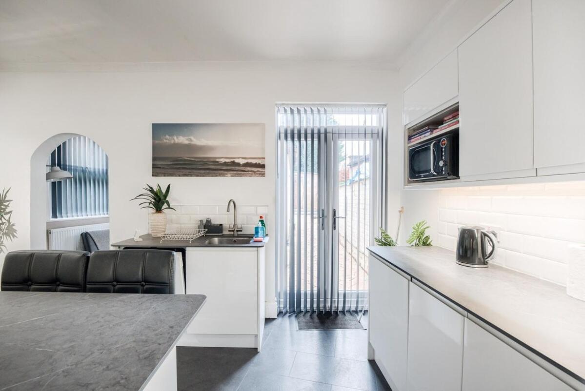 Apartment 4 Bedroom House - - Wifi