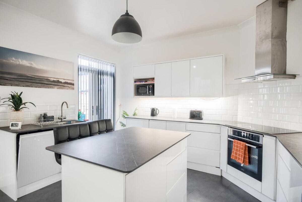 4 Bedroom House - - Wifi *